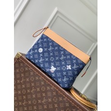 LV 루이비통 M27559 포쉐트 보야주 수플(Pochette Voyage Souple) 데님 플라워 클러치백 가방