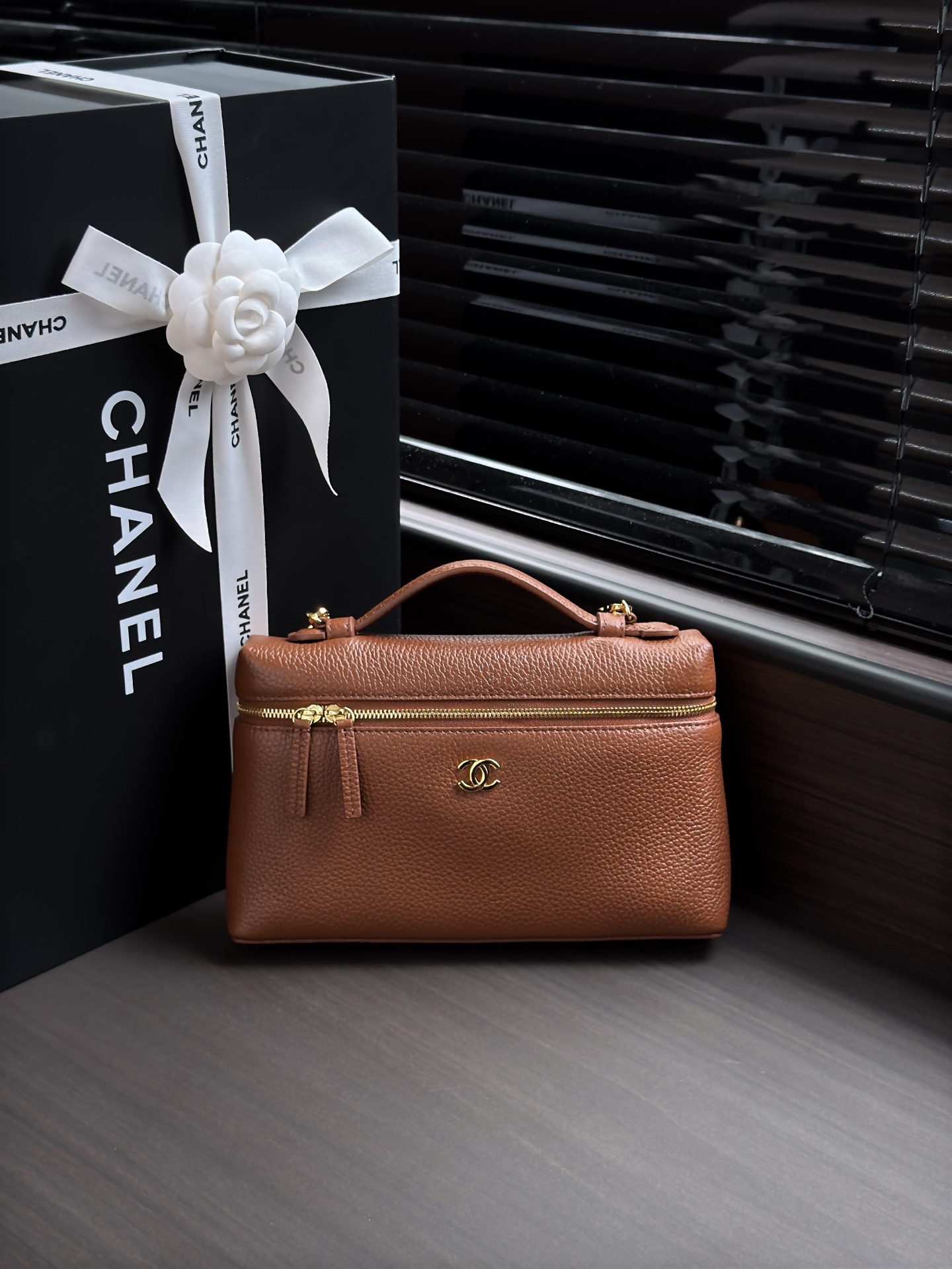 Chanel 샤넬 AP5347 26A 그레인드 카프스킨 LP 베니티 백 미디움 가방