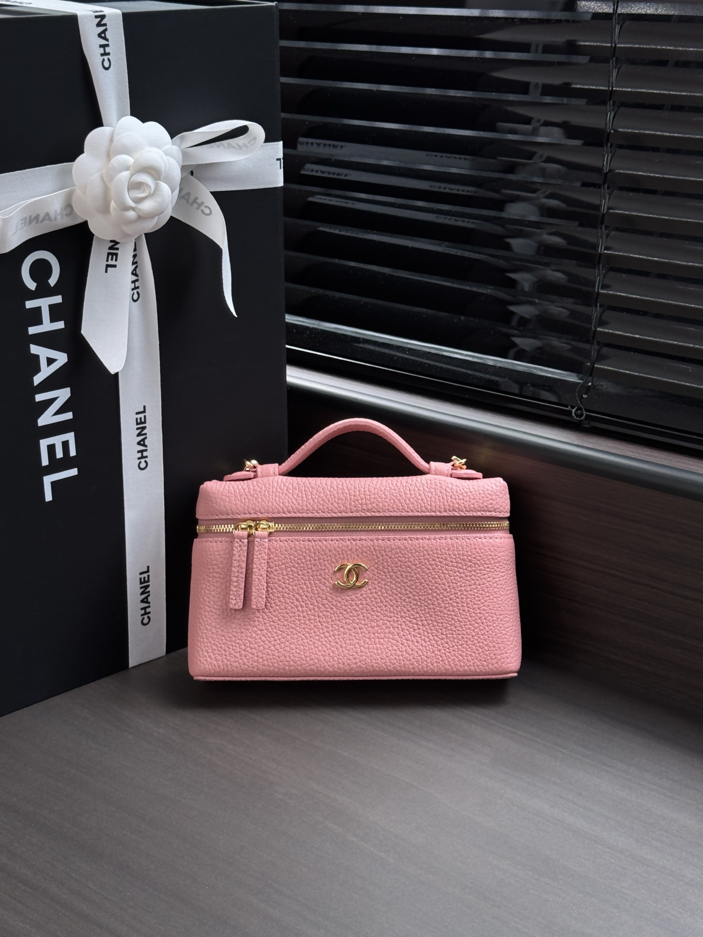 Chanel 샤넬 AP5346 26A 그레인드 카프스킨 LP 베니티 미니  백 가방