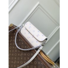 LOUIS VUITTON LV 루이비통 Wallet On Chain Ivy 모노그램 앙프렝뜨 판타지 퍼플 체인 월렛 (M29770) 가방