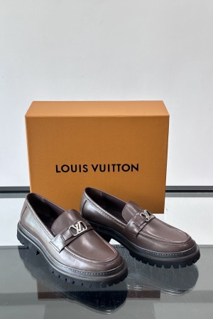 [LOUIS VUITTON] LV 루이비통 프리미엄 베지터블 태닝 카프스킨 남성 로퍼 신발