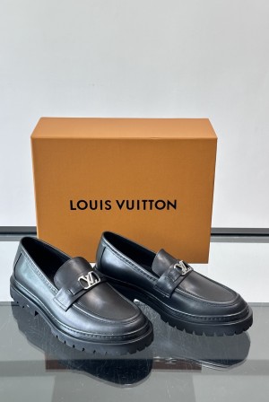 [LOUIS VUITTON] LV 루이비통 프리미엄 베지터블 태닝 카프스킨 남성 로퍼 신발