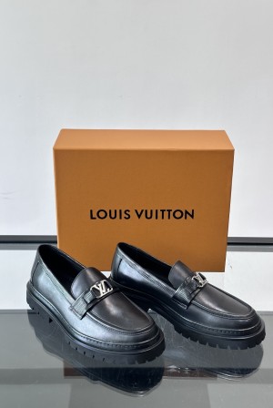 [LOUIS VUITTON] LV 루이비통 프리미엄 베지터블 태닝 카프스킨 남성 로퍼 신발