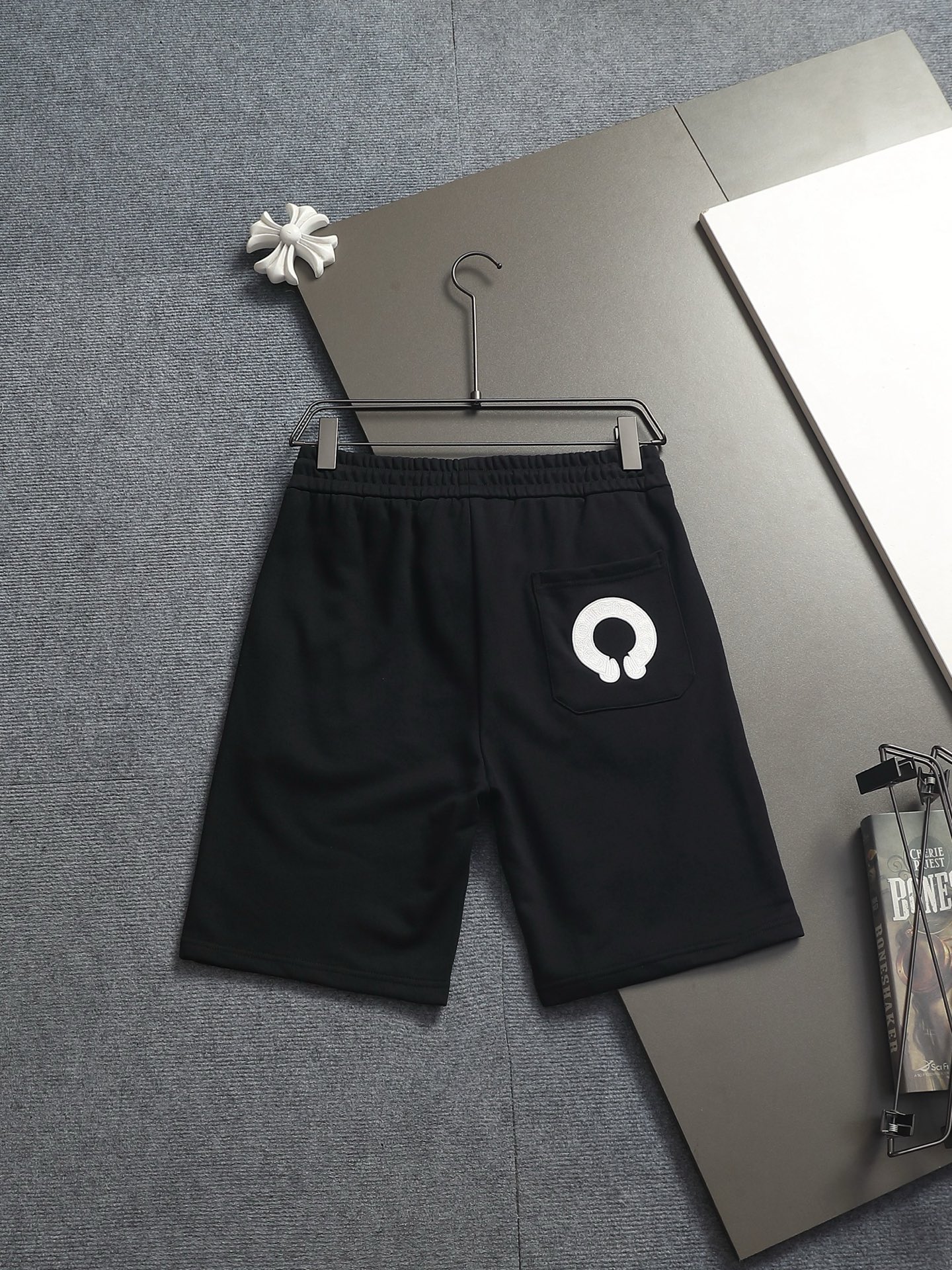 크롬하츠(CHROME HEARTS) 크로스 패치 자수 밴딩 쇼츠 하의 의류