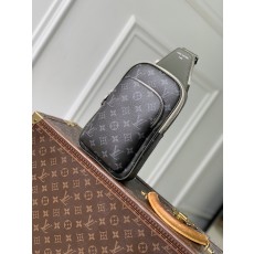 LOUIS VUITTON LV 루이비통 Avenue 슬링백 모노그램 이클립스 & 카키 그린 (M28735) 가방