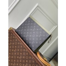 LOUIS VUITTON LV 루이비통 Pochette Voyage 모노그램 이클립스 클러치 백 / 포쉐트 보야지 (M28841) 가방