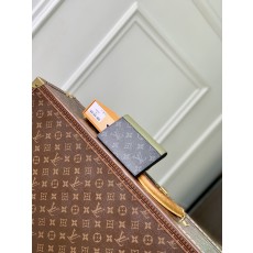 LOUIS VUITTON LV 루이비통 Passport Cover 모노그램 이클립스 여권 커버 / 패스포트 커버 (M28640) 지갑