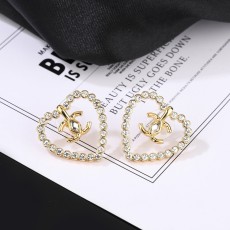 샤넬(CHANEL) 하트 큐빅 로고 귀걸이 악세사리