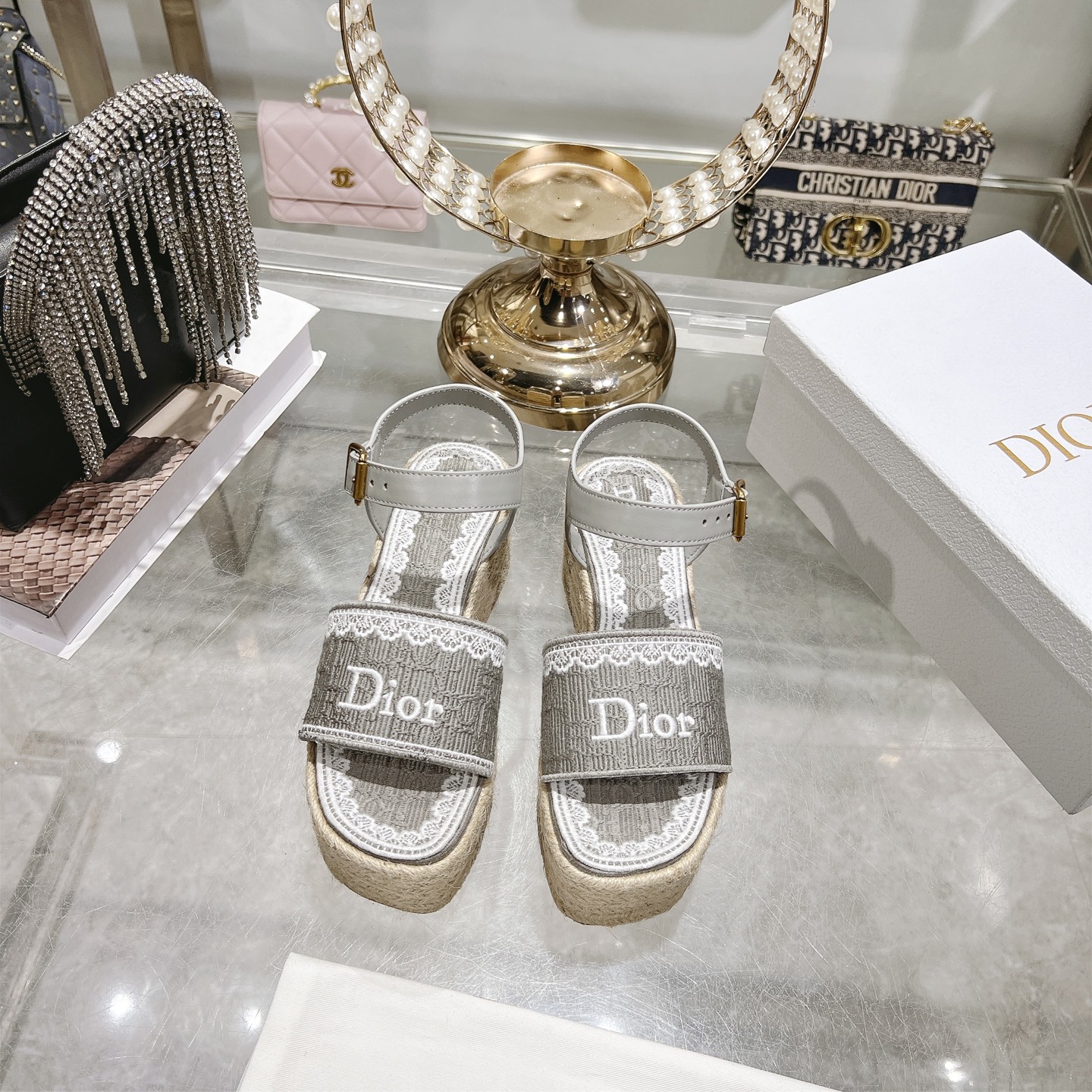 디올(DIOR) Dway 로고 자수 에스파드류 웨지 샌들 신발