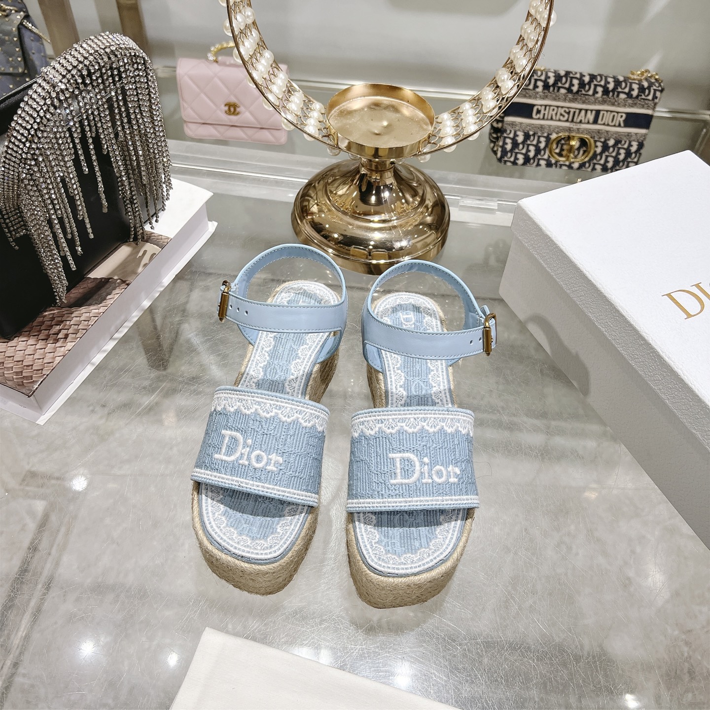 디올(DIOR) Dway 로고 자수 에스파드류 웨지 샌들 신발
