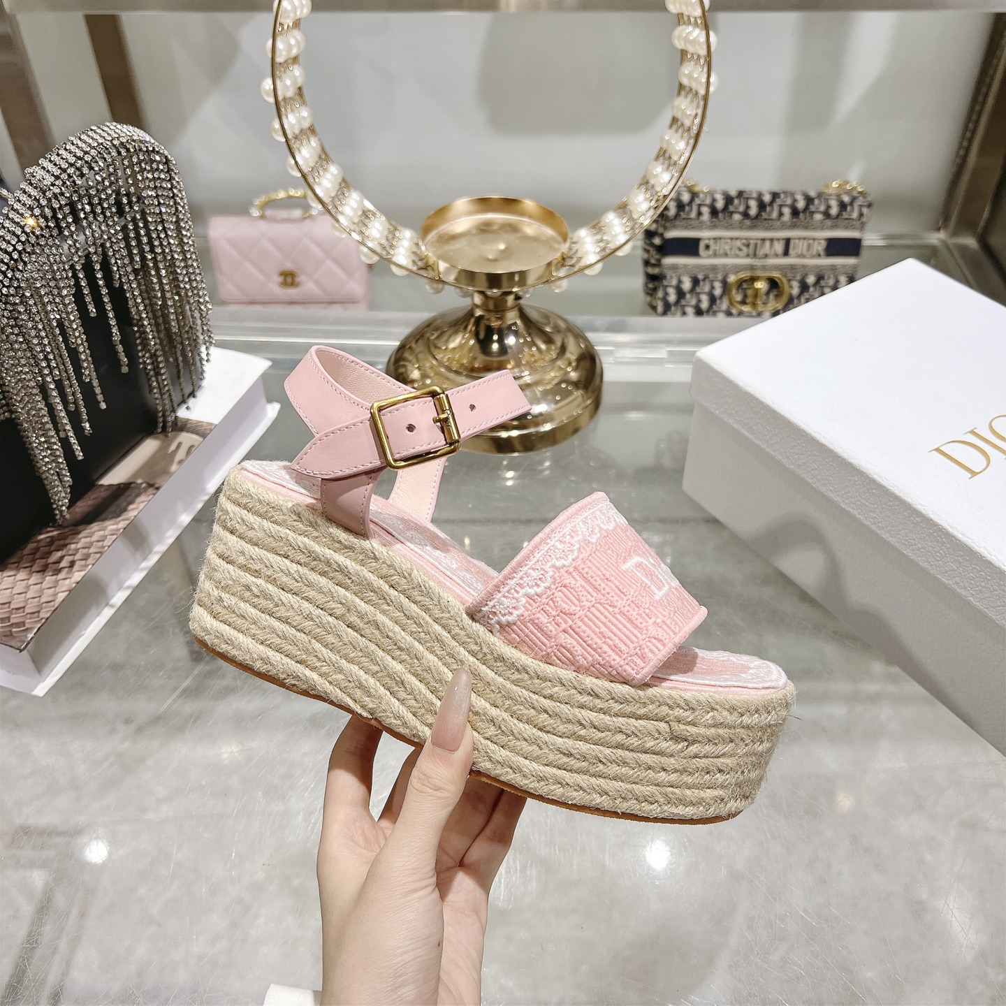 디올(DIOR) Dway 로고 자수 에스파드류 웨지 샌들 신발