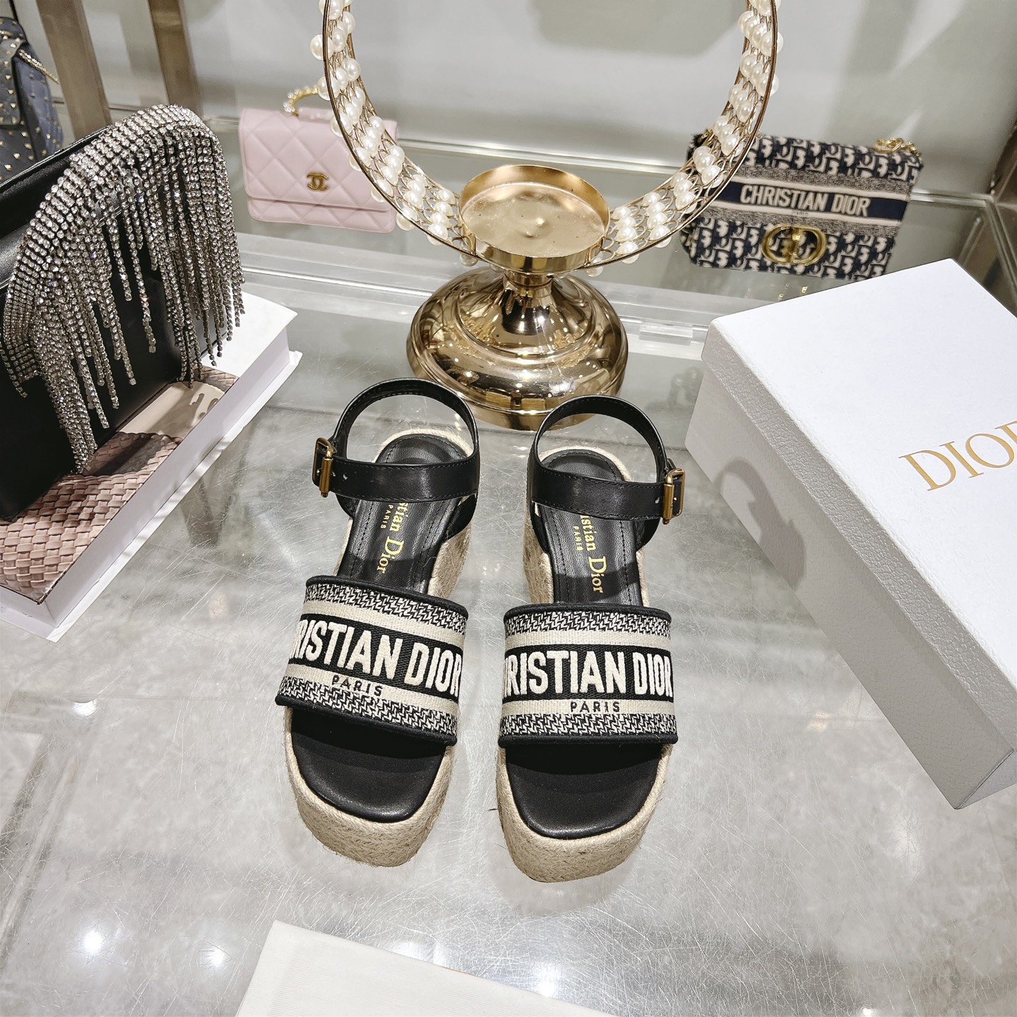 디올(DIOR) Dway 로고 밴드 앵클 스트랩 웨지 샌들 신발