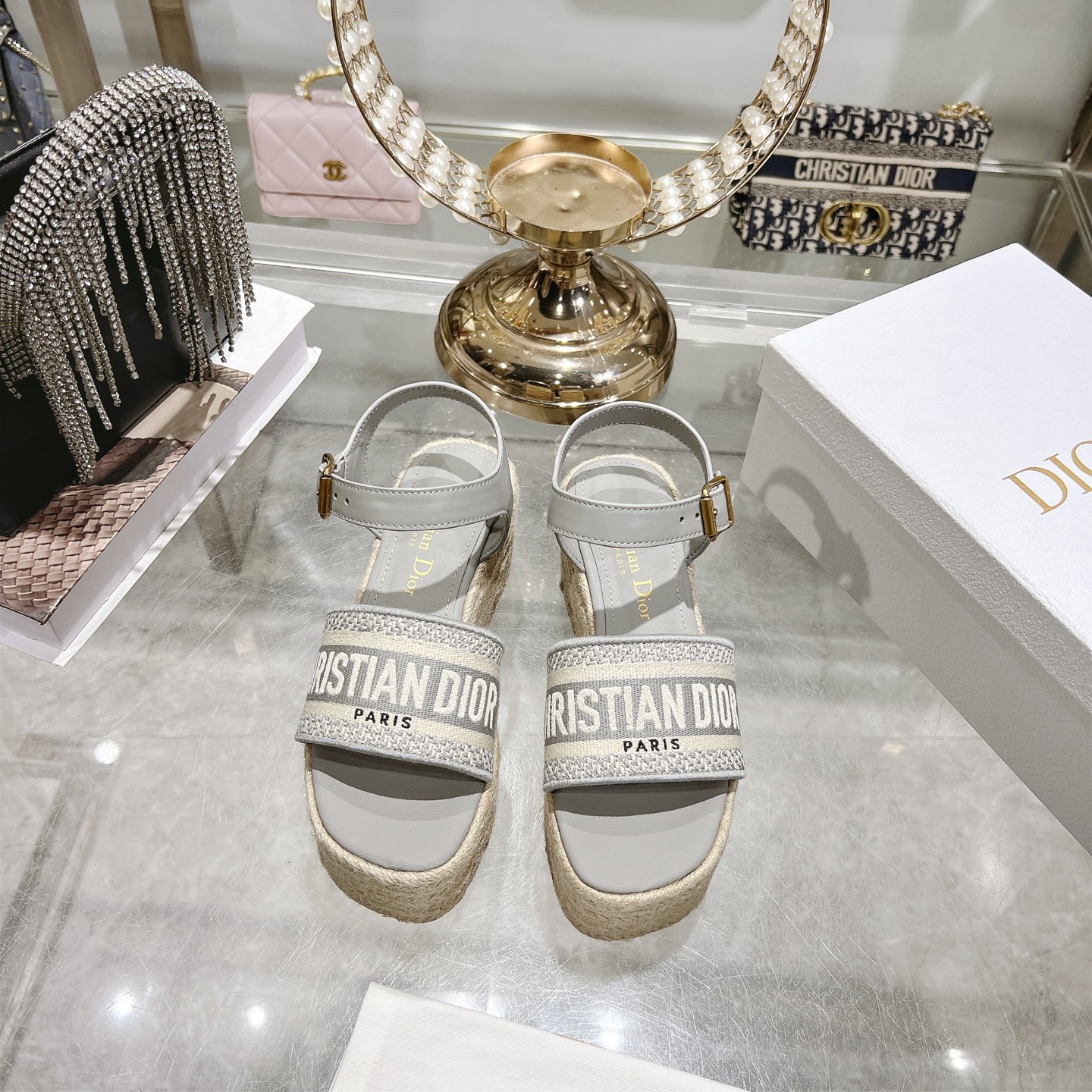 디올(DIOR) Dway 로고 밴드 앵클 스트랩 웨지 샌들 신발