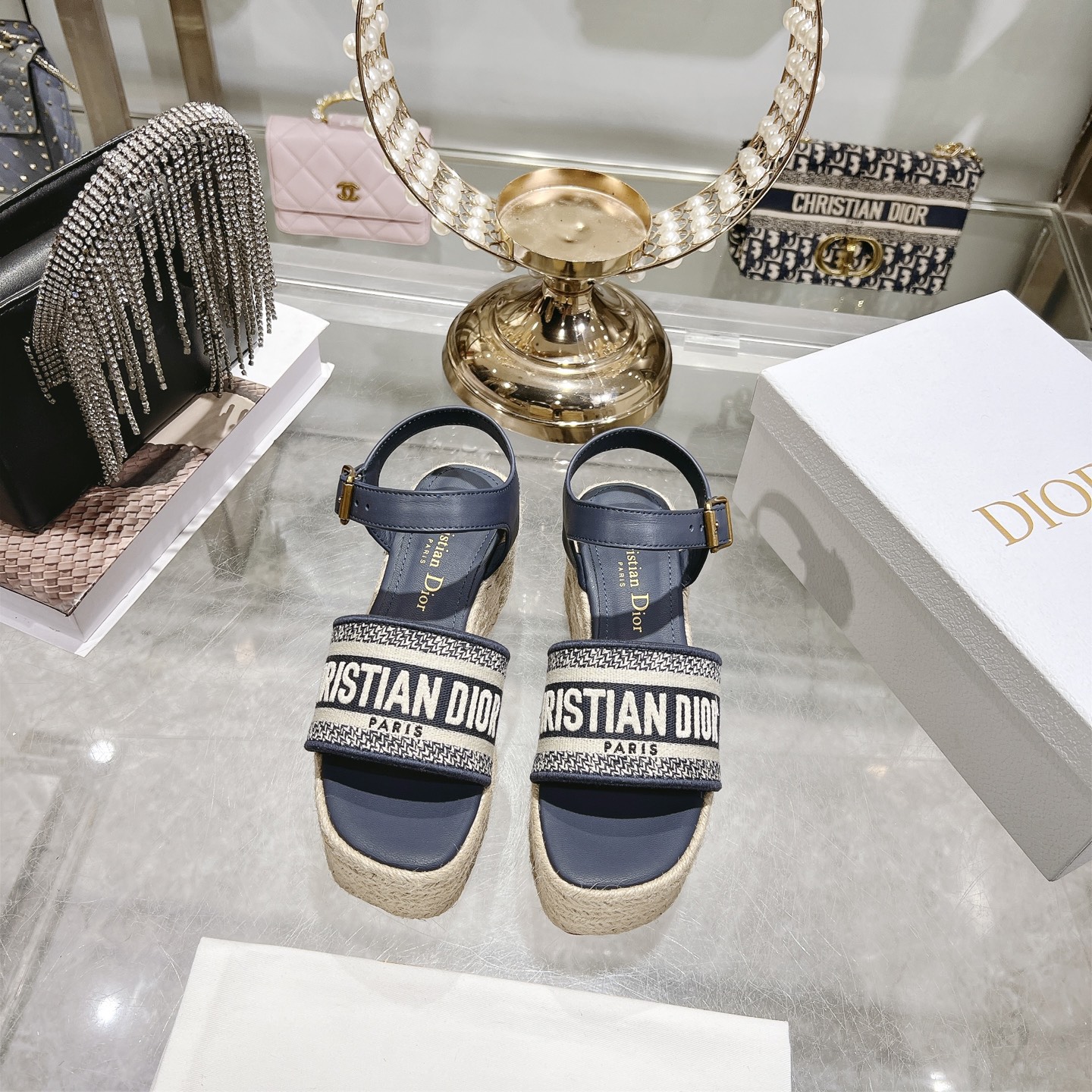 디올(DIOR) Dway 로고 밴드 앵클 스트랩 웨지 샌들 신발
