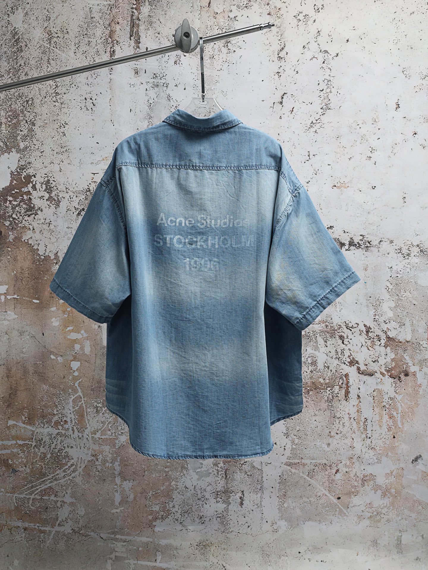 아크네 스튜디오(ACNE STUDIOS) 로고 버튼 빈티지 반팔 셔츠 상의 의류