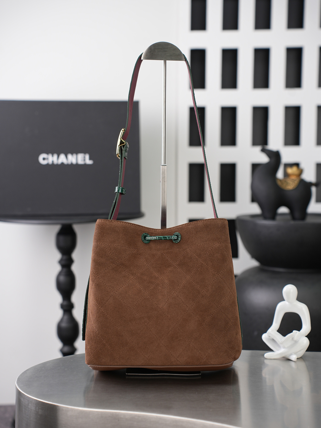 CHANEL 샤넬 26B 스웨이드 버킷백 (라지) 가방 / 6584