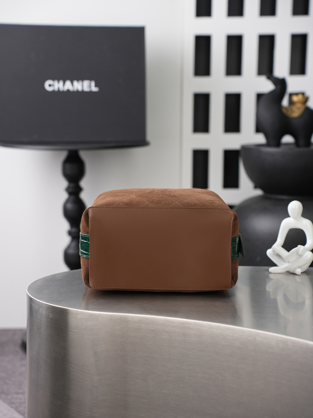 CHANEL 샤넬 26B 스웨이드 버킷백 (라지) 가방 / 6584