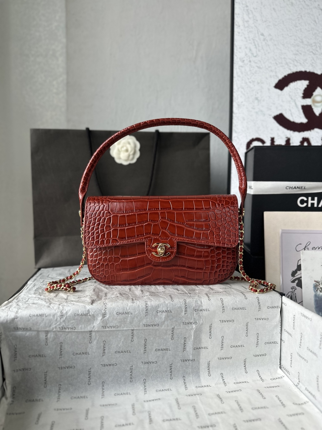 CHANEL 샤넬 26A 크로커다일 엠보스드 탑핸들 플랩백 가방 / AS6425