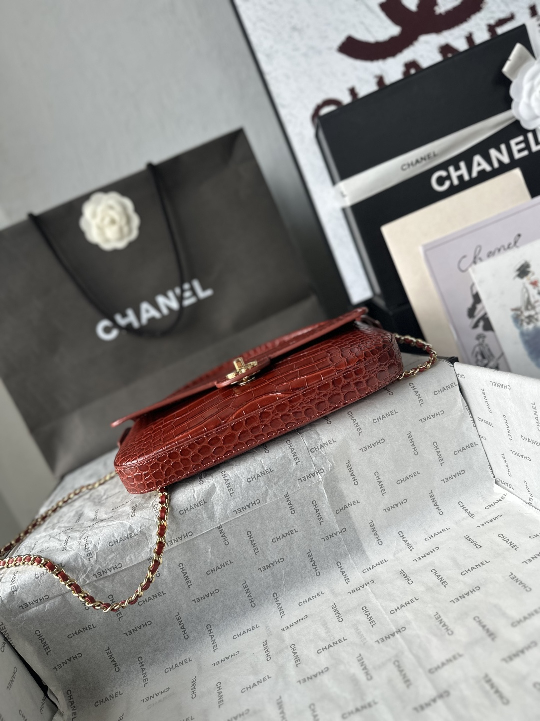 CHANEL 샤넬 26A 크로커다일 엠보스드 탑핸들 플랩백 가방 / AS6425
