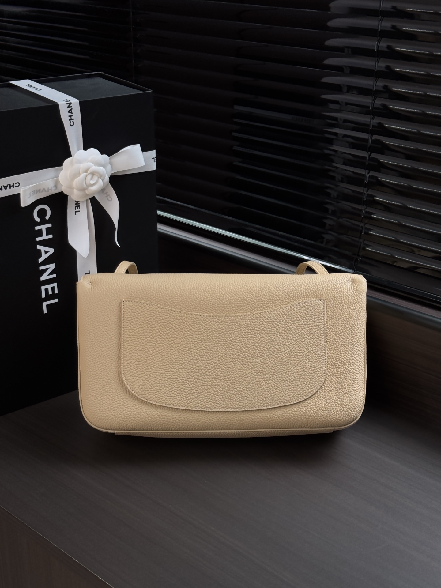 [CHANEL] 샤넬 26S 라지 플랩 백 가방 AS6231