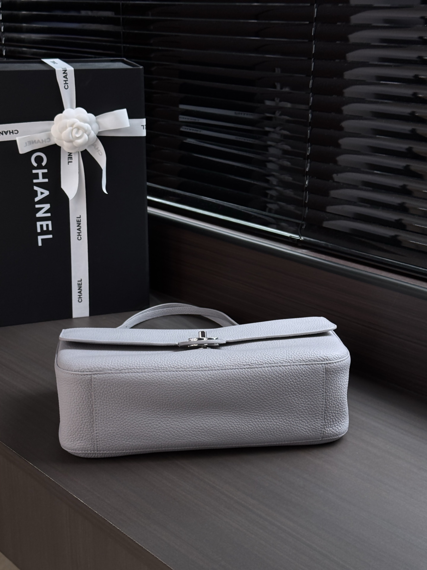 [CHANEL] 샤넬 26S 라지 플랩 백 가방 AS6231