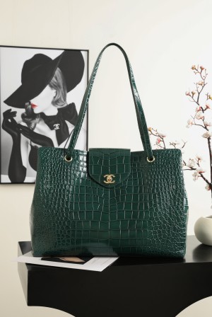 [CHANEL] 샤넬 Supermodel Tote 슈퍼모델 빈티지 락 플랩 토트백 가방 / AS6245