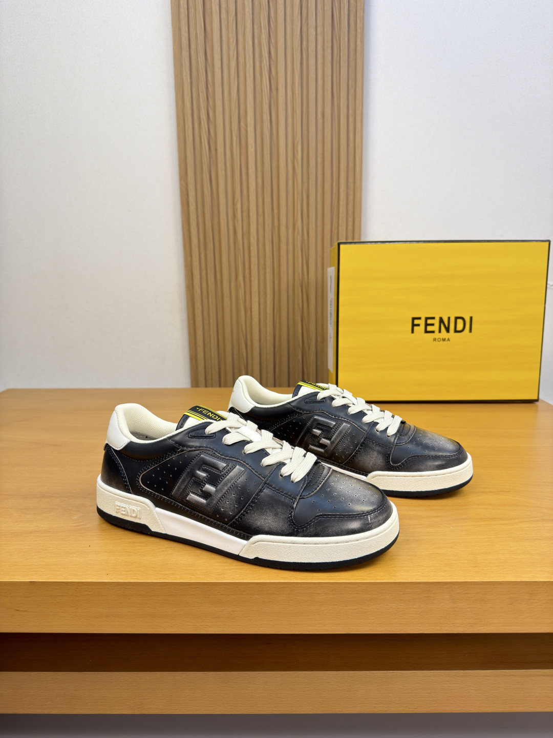 [Fendi] 펜디 페이턴트 카프스킨 커플 스니커즈 신발