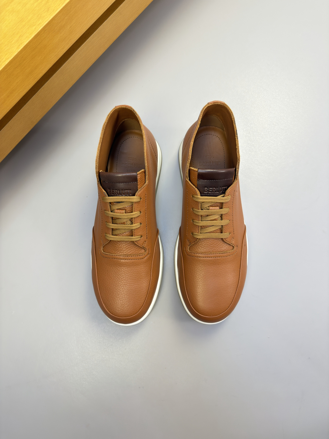 [Berluti] 벨루티 임포티드 그레인드 카프스킨 하이탑 레저 스니커즈 신발