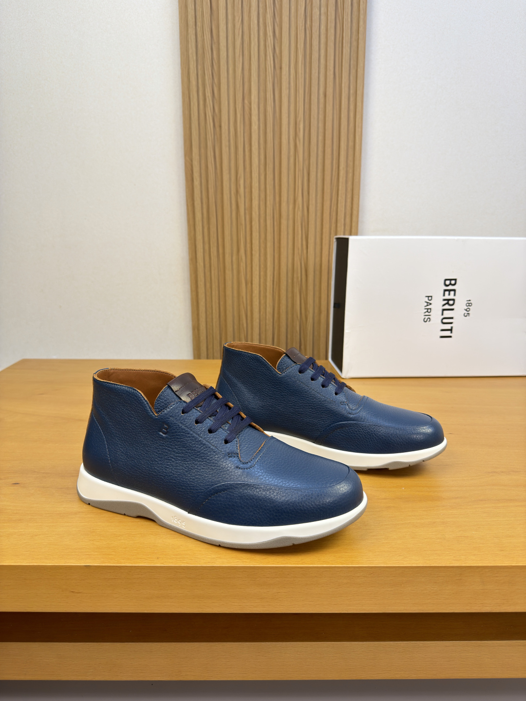[Berluti] 벨루티 임포티드 그레인드 카프스킨 하이탑 레저 스니커즈 신발