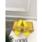 펜디(FENDI) 컷아웃 자수 플랫 슬리퍼 신발