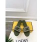 펜디(FENDI) 컷아웃 자수 플랫 슬리퍼 신발