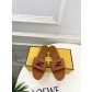 펜디(FENDI) 스티치 레더 플랫 슬리퍼 신발