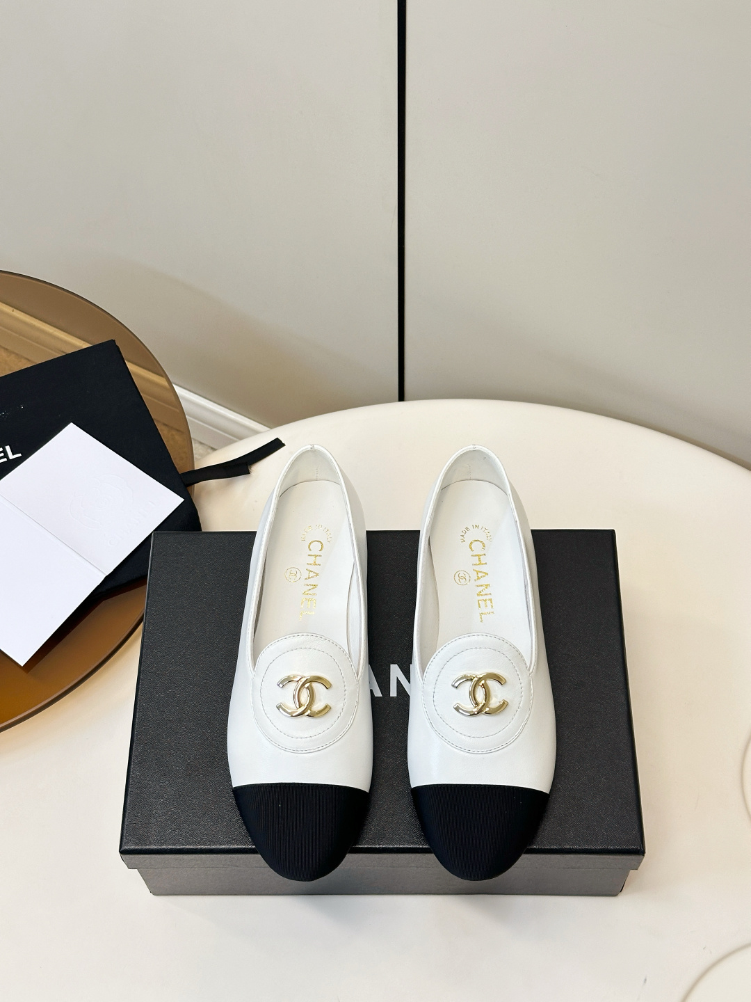 샤넬(CHANEL) 배색 캡토 플랫슈즈 신발