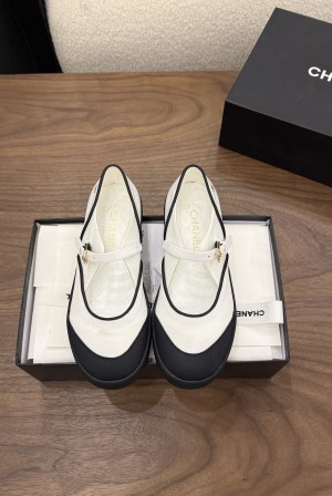 샤넬(CHANEL) 배색 캡토 메리제인 플랫 신발