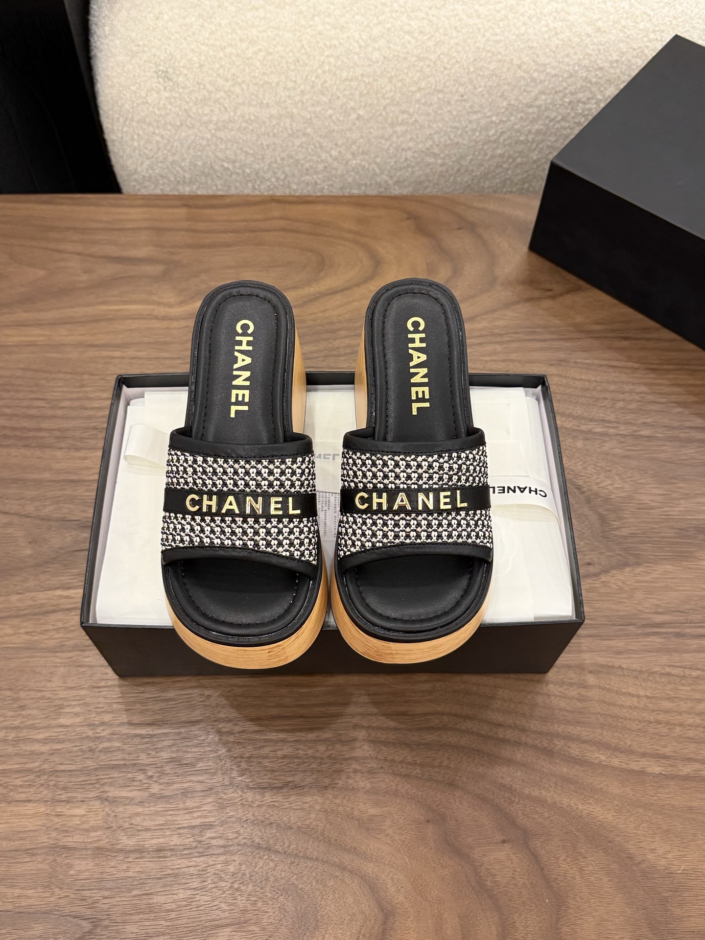 샤넬(CHANEL) 로고 위빙 웨지 슬리퍼 신발