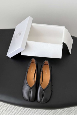 메종 마르지엘라(Maison Margiela) 플리츠 타비 블록힐 펌프스 신발