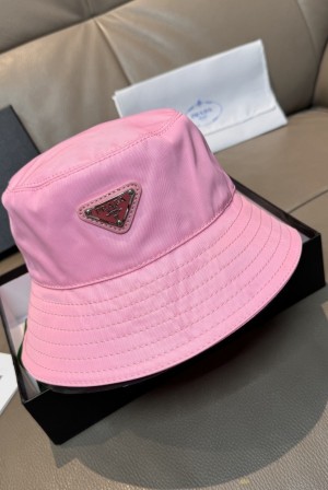 프라다(PRADA) 삼각 로고 옥스포드 버킷햇 모자