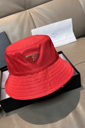 프라다(PRADA) 삼각 로고 옥스포드 버킷햇 모자