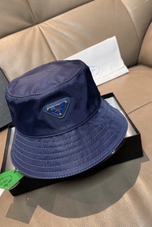 프라다(PRADA) 삼각 로고 옥스포드 버킷햇 모자