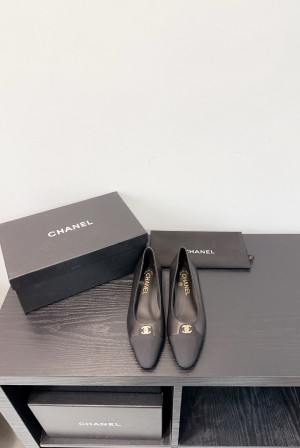 샤넬(CHANEL) 배색 캡토 포인티드토 발레리나 플랫 신발