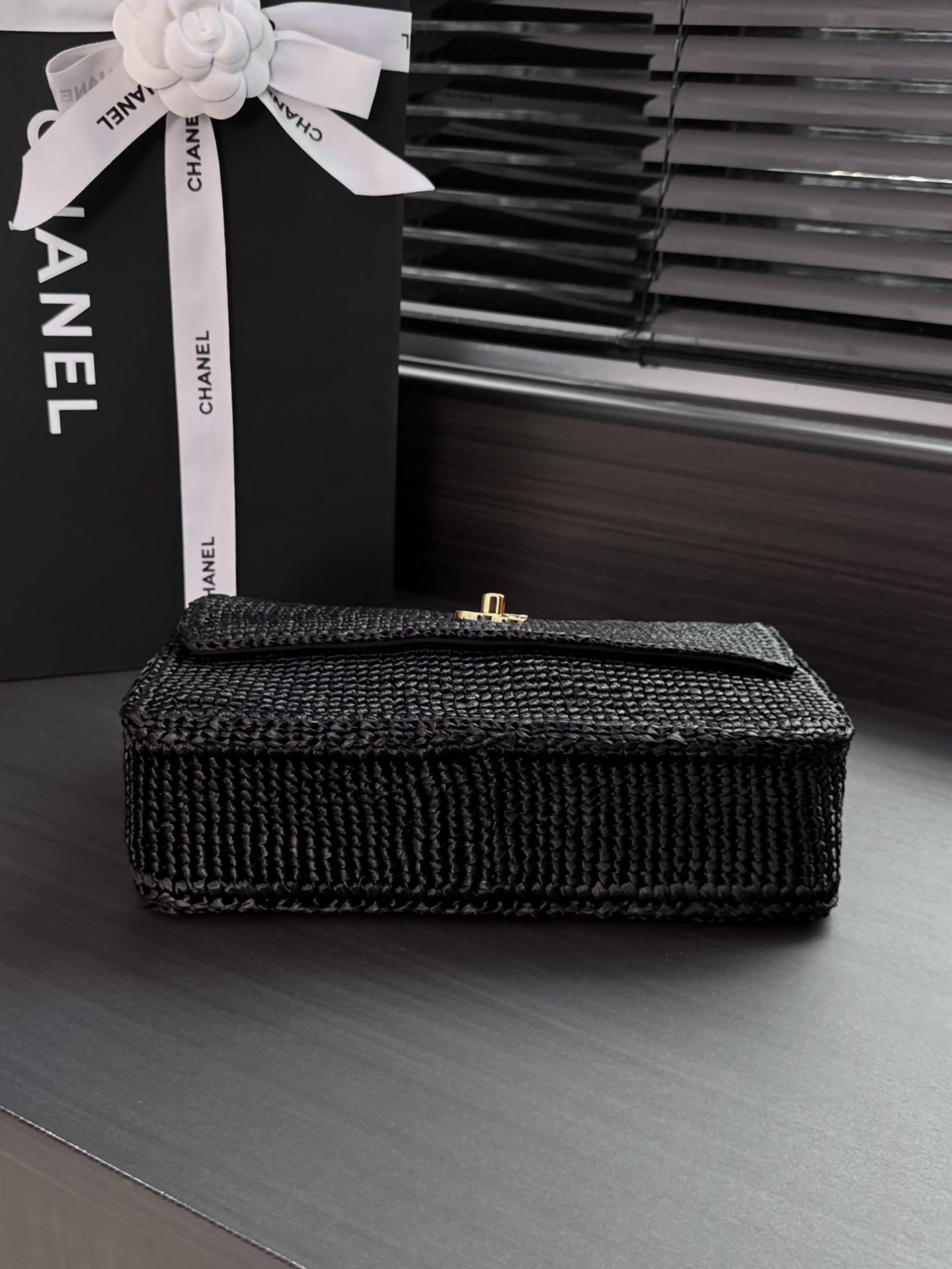 [CHANEL] 샤넬 26M Cocobeach 코코비치 사첼 라피아 플랩백 가방 / AS6088