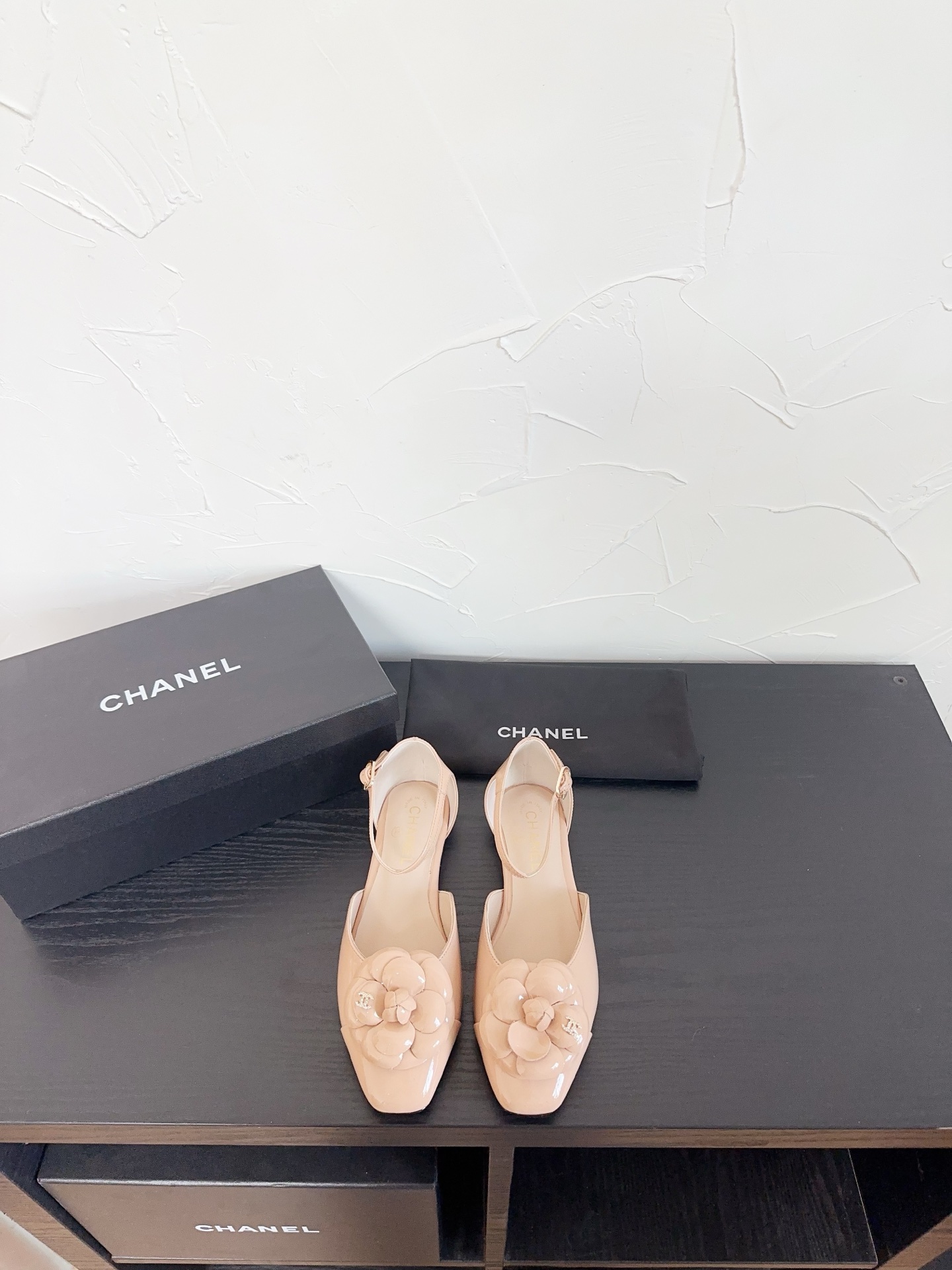 샤넬(CHANEL) 까멜리아 컷아웃 샌들 신발