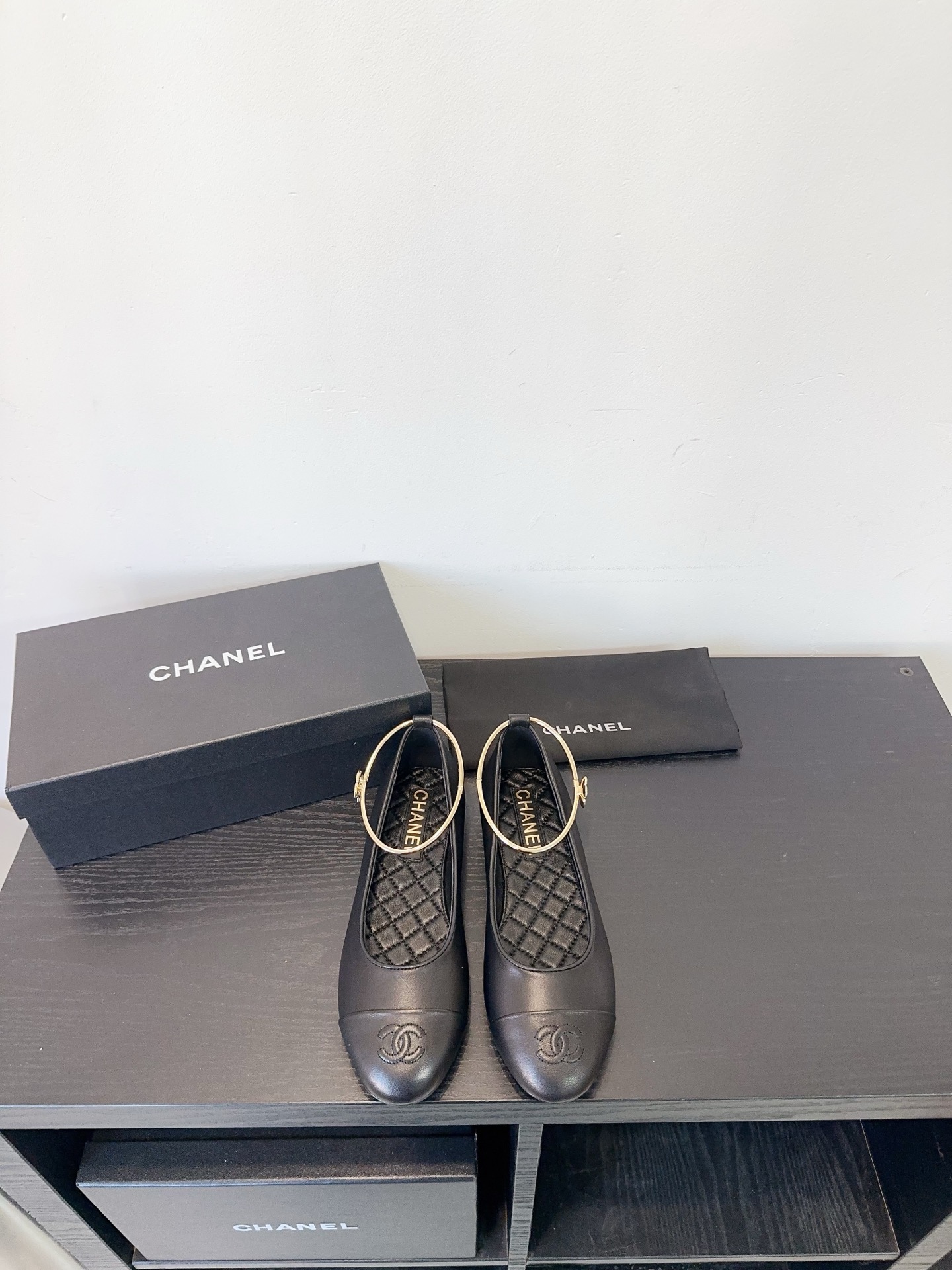 샤넬(CHANEL) 골드 링 메리제인 플랫 신발