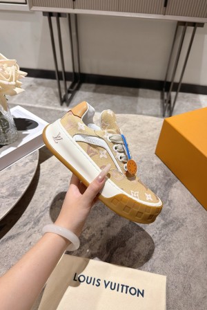 루이비통(LV) 틸티드 배색 플랫폼 스케이트 스니커즈 신발