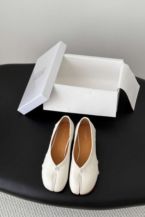메종 마르지엘라(Maison Margiela) 플리츠 타비 블록힐 펌프스 신발