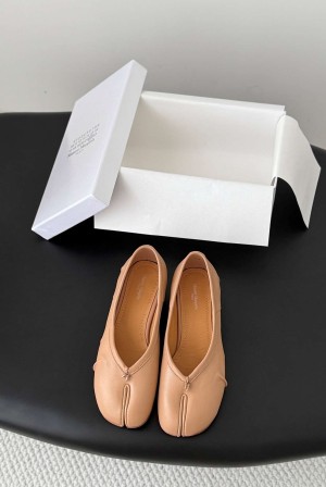 메종 마르지엘라(Maison Margiela) 플리츠 타비 블록힐 펌프스 신발