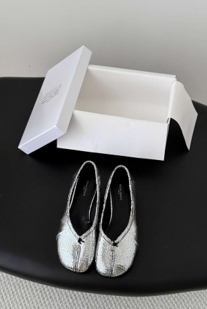 메종 마르지엘라(Maison Margiela) 플리츠 타비 블록힐 펌프스 신발