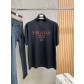 프라다(PRADA) 밀라노 로고 그래픽 프린트 반팔 티셔츠 상의 의류