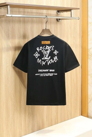 루이비통(LV) 핸드라이팅 모노그램 로고 반팔 티셔츠 상의 의류