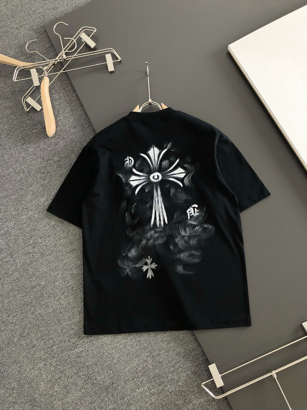 크롬하츠(CHROME HEARTS) 핸드드로잉 크로스 반팔 티셔츠 상의 의류